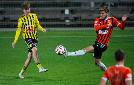 IFK Hässleholms Neo Jakobsson i matchen i division 2