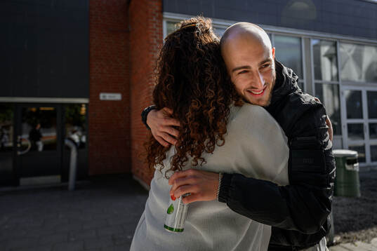 Öregrytes Amel Mujanic träffar en tidigare lärare