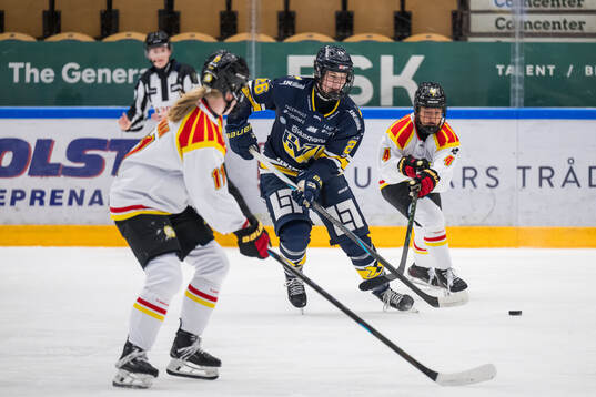 HV71s Beatrice Hjälm och Brynäs Anna Andersson