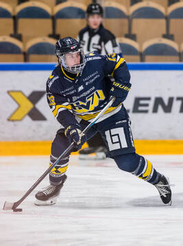 HV71s Julia Nearis