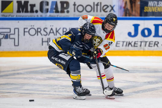 HV71s Meja Andersson och Brynäs Viivi Vainikka