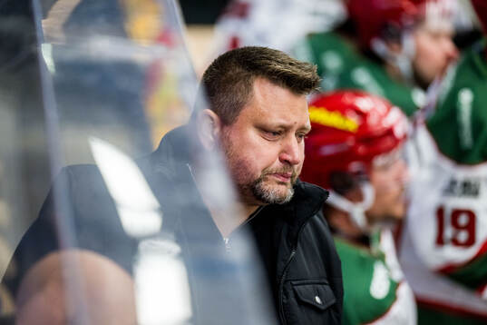 Modos tränare Mattias Karlin deppar