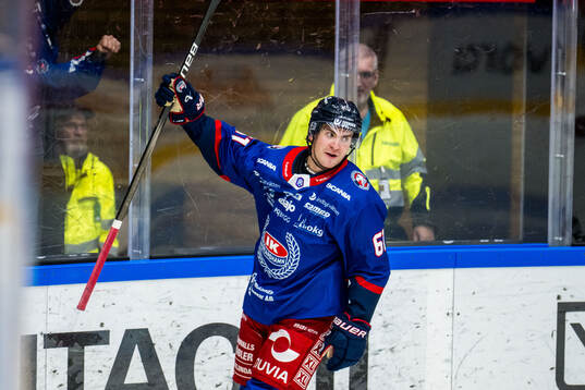 Oskarshamns Joni Ikonen jublar