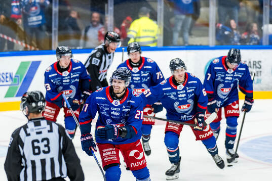 Oskarshamns Hampus Karlsson jublar