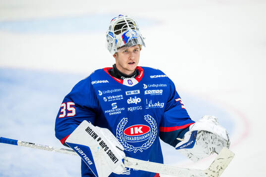Oskarshamns målvakt Olof Glifford jublar