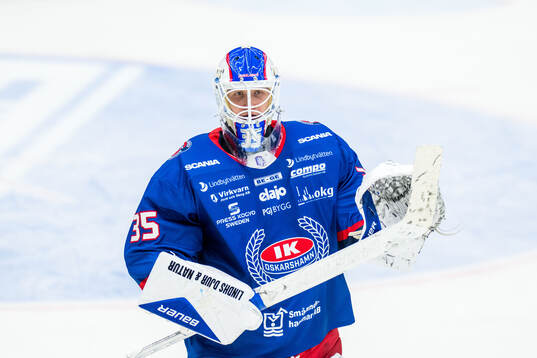 Oskarshamns målvakt Olof Glifford jublar