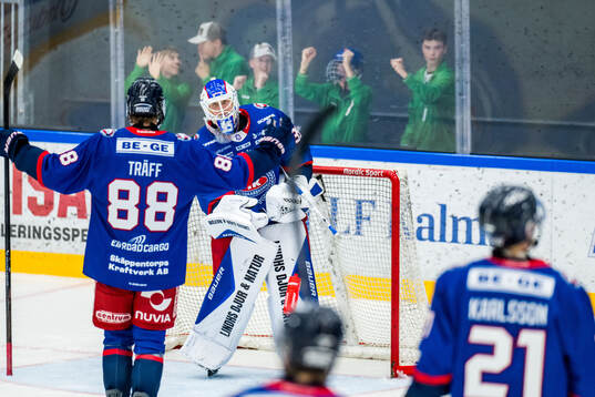 Oskarshamns målvakt Olof Glifford och Herman Träff jublar