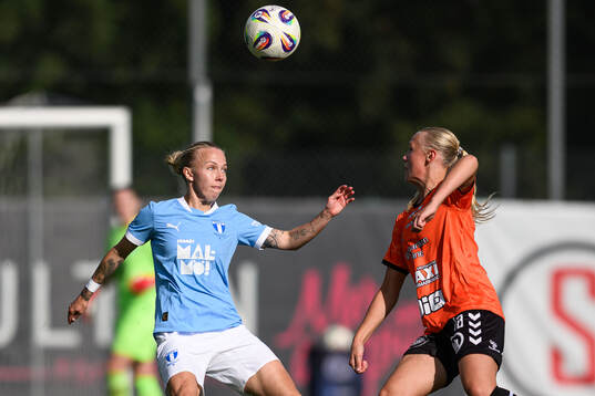 Malmö FFs Nathalie Hoff Persson och Kristianstads Filippa