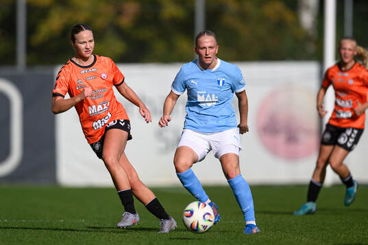 Kristianstads Mathilde Janzen och Malmö FFs Tuva Skoog