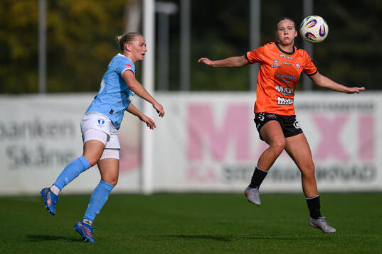 Malmö FFs Tuva Skoog och Kristianstads Mathilde Janzen