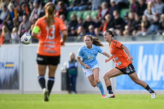 Malmö FFs Matilda Kristell och Kristianstads Amy Sayer