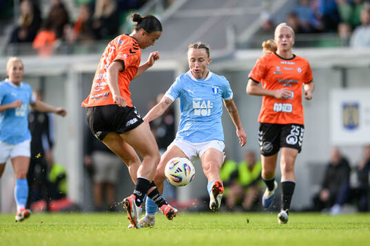 Kristianstads Amy Sayer och Malmö FFs Miljana Ivanovic