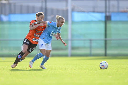 Kristianstads Alice Egnér och Malmö FFs Nathalie Hoff