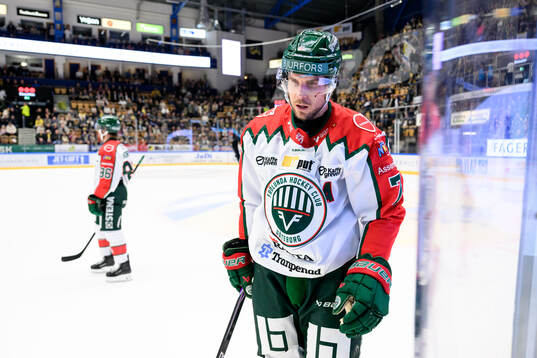Frölundas Henrik Tömmernes lämnar isen