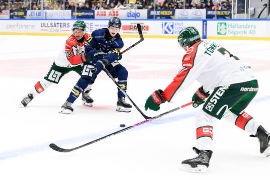 Frölundas Max Friberg och HV71s Aleksi Heponiemi