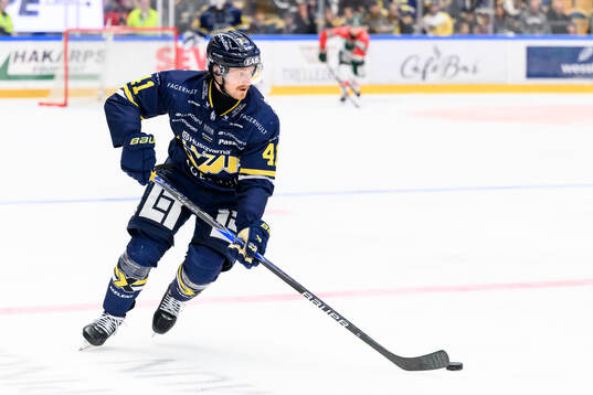 HV71s Riley Woods