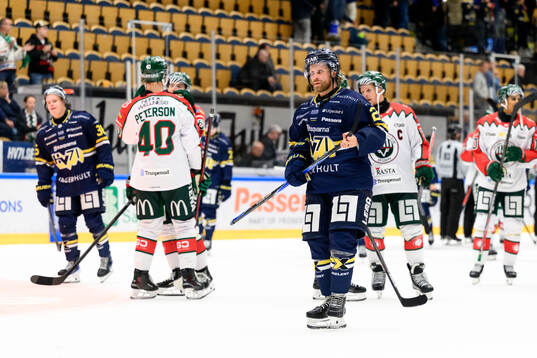 HV71s Mattias Tedenby deppar