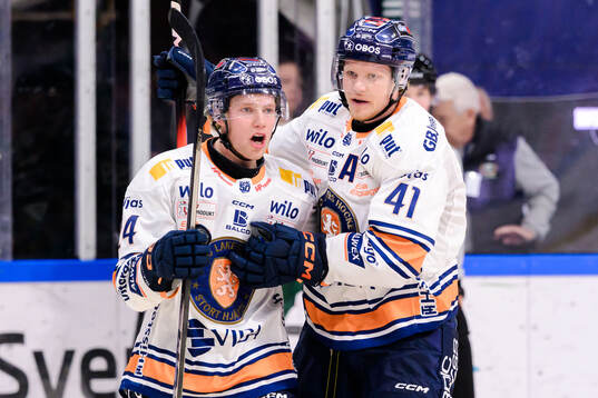 Växjös Ludvig Nilsson jublar med Karl Henriksson jublar
