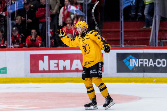 Skellefteås Jonathan Davidsson jublar vid 0-2