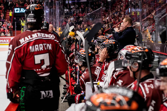 Örebros tränare Niklas Eriksson tar time out