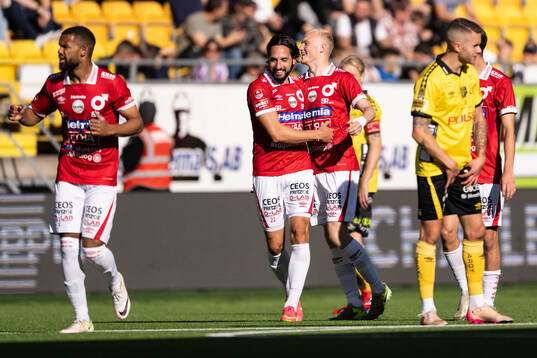 Degerfors Dijan Vukojevic jublar med Marcus Rafferty