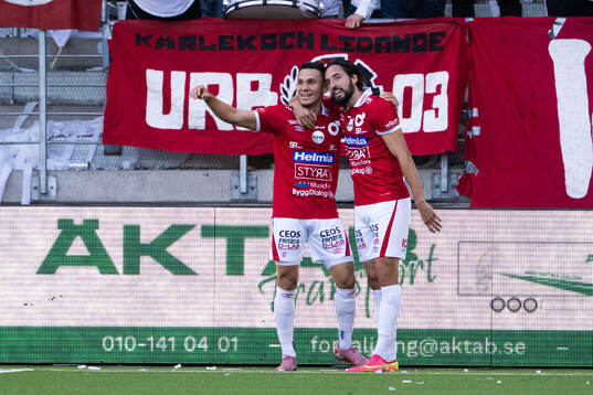 Degerfors Dijan Vukojevic jublar med Arman Taranis
