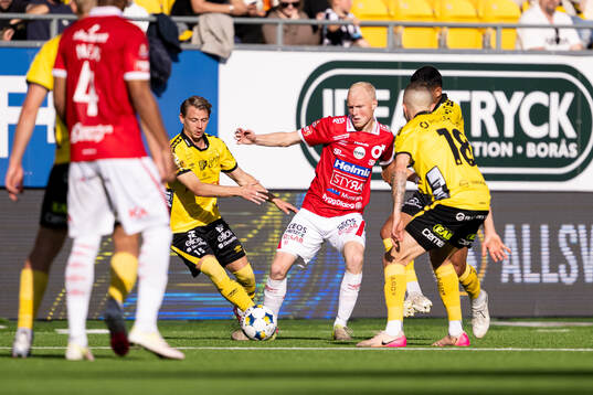 Elfsborgs Simon Hedlund och Degerfors Marcus Rafferty