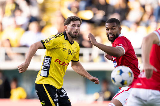 Elfsborgs Arber Zeneli och Degerfors Leon Hien