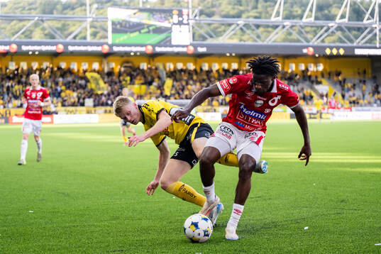 Elfsborgs Ari Sigurpálsson och Degerfors Philippe Ndinga