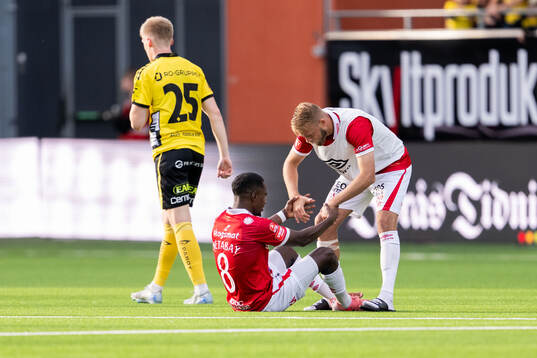 Degerfors Nahom Netabay och Daniel Sundgren jublar