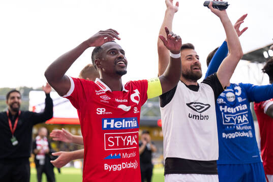 Degerfors Nahom Netabay jublar