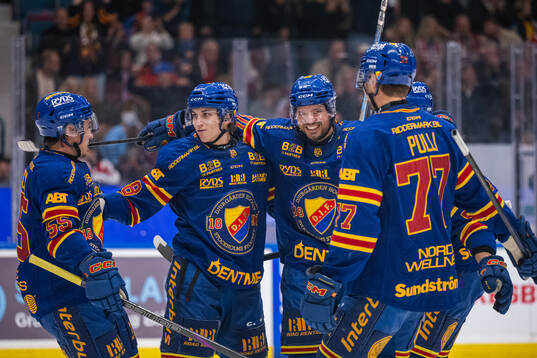 Djurgårdens Jacob Josefson jublar med Victor Eklund