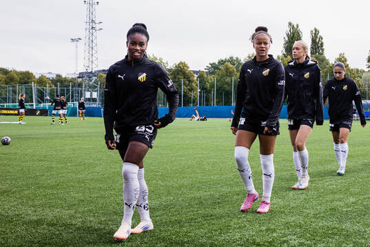 Häckens Monica Jusu Bah och Felicia Schröder