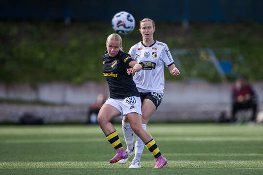 AIKs Nova Selin och Häckens Emma Östlund