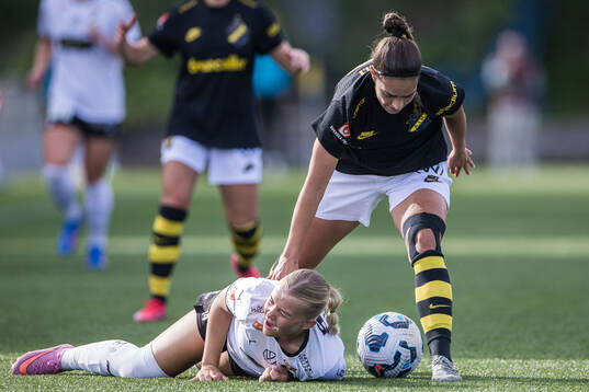 Häckens Matilda Nildén och AIKs Daniella Famili