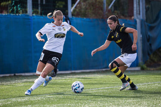 Häckens Anna Anvegård och AIKs Daniella Famili
