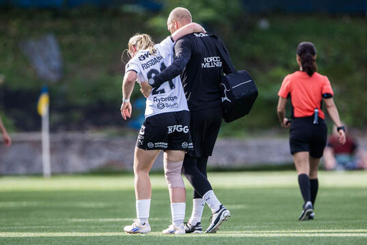 Häckens Johanna Fossdalsá Sørensen lämnar planen