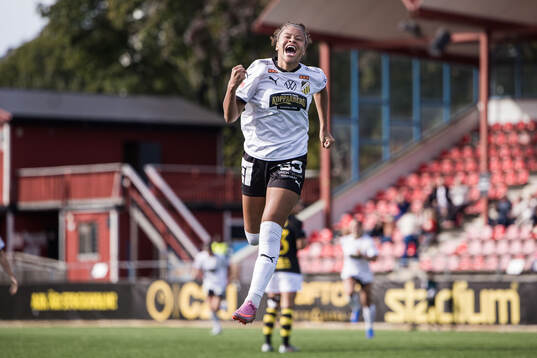 Häckens Felicia Schröder jublar