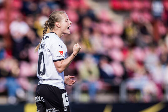 Häckens Anna Anvegård jublar