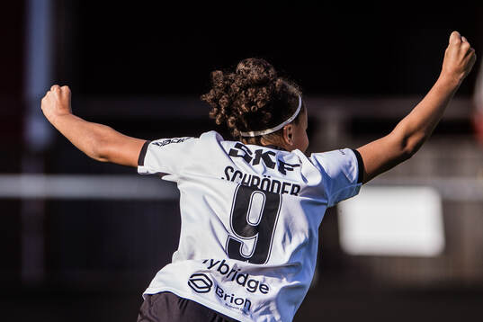 Häckens Felicia Schröder jublar