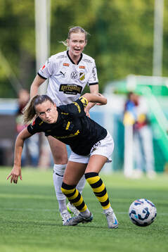 Häckens Emma Östlund och AIKs Adelisa Grabus
