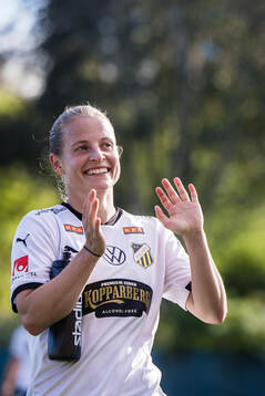 Häckens Anna Anvegård jublar