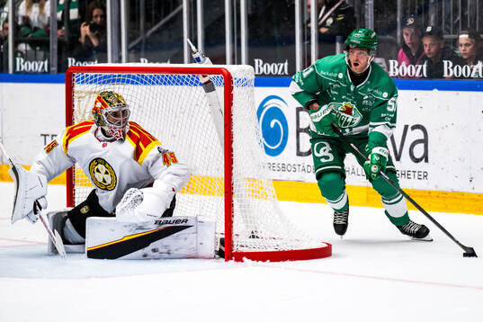 Brynäs målvakt Damian Clara och Rögles Calle Själin