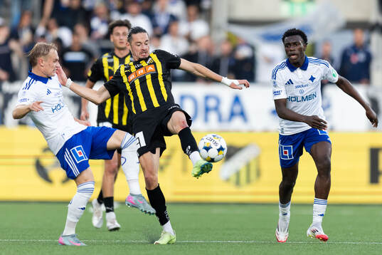 Häckens Amor Layouni mot IFK Norrköpings Marcus Baggesen