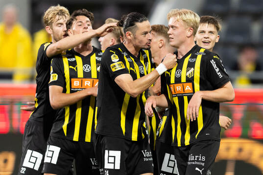Häckens Isak Brusberg jublar med Amor Layouni