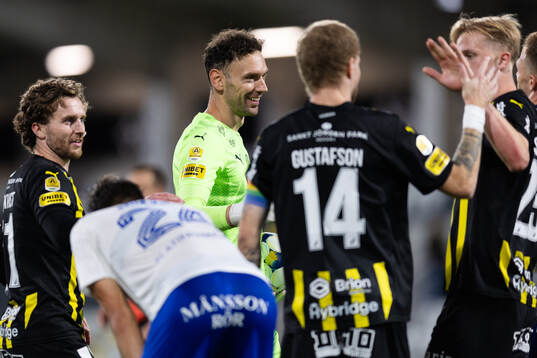 Häckens Adam Lundkvist, målvakt Etrit Berisha, Simon