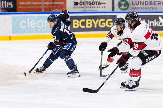 Linköpings Felix Öhrqvist och Malmö Redhawks Petter