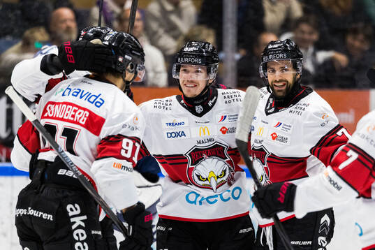 Malmö Redhawks Linus Öberg jublar med Robin Hanzl