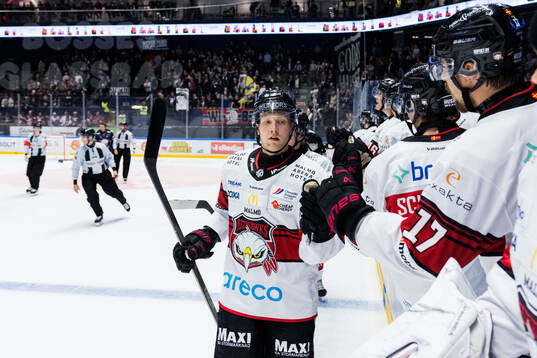 Malmö Redhawks Thomas Berg Paulsen jublar