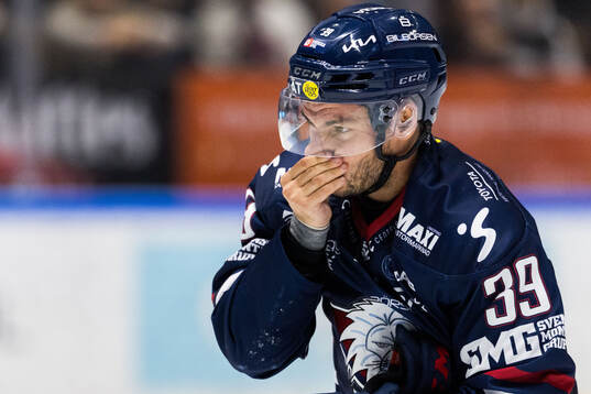Linköpings Ty Rattie har ont